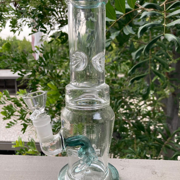 The Benefits of Adding Ice to Your Bong