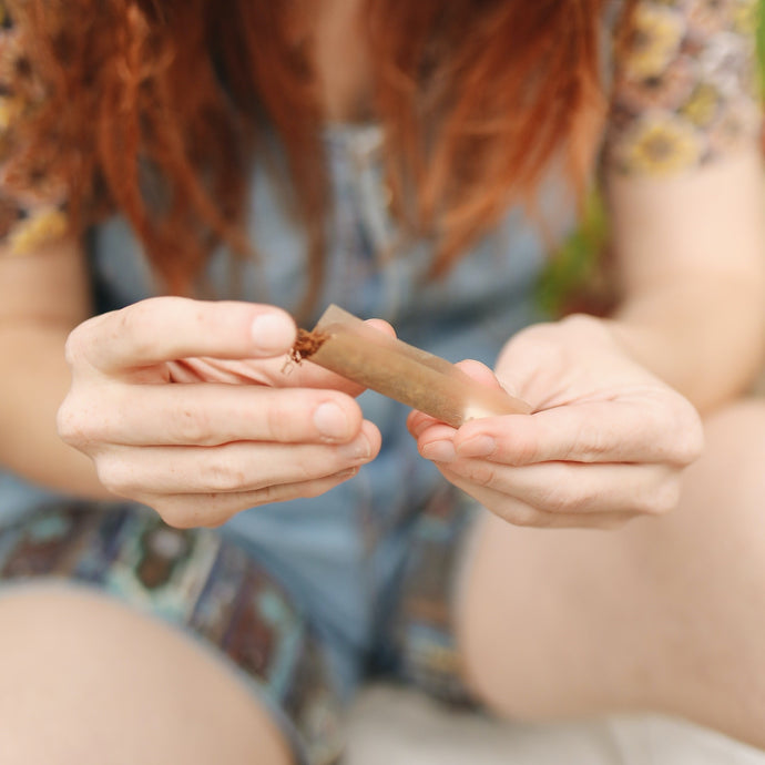 How to Roll a Joint by Hand Like a Pro